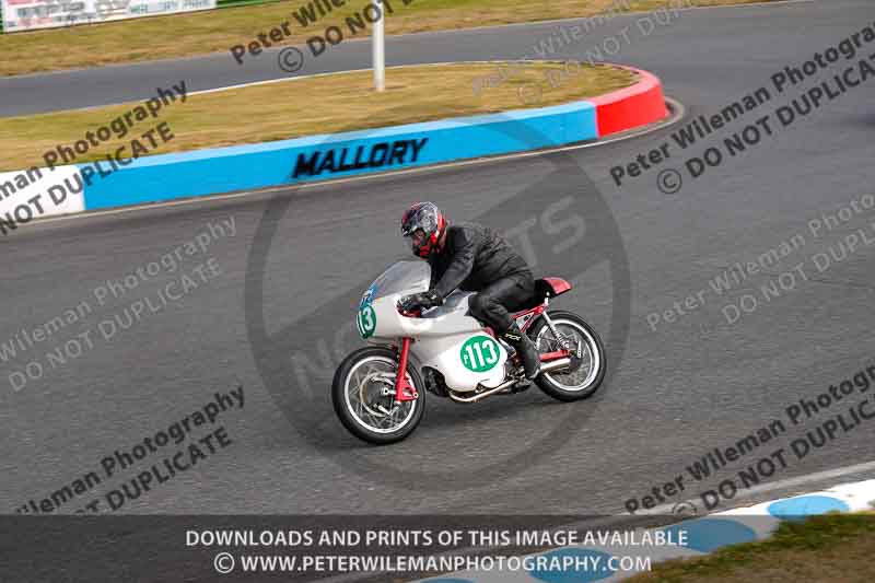Vintage motorcycle club;eventdigitalimages;mallory park;mallory park trackday photographs;no limits trackdays;peter wileman photography;trackday digital images;trackday photos;vmcc festival 1000 bikes photographs